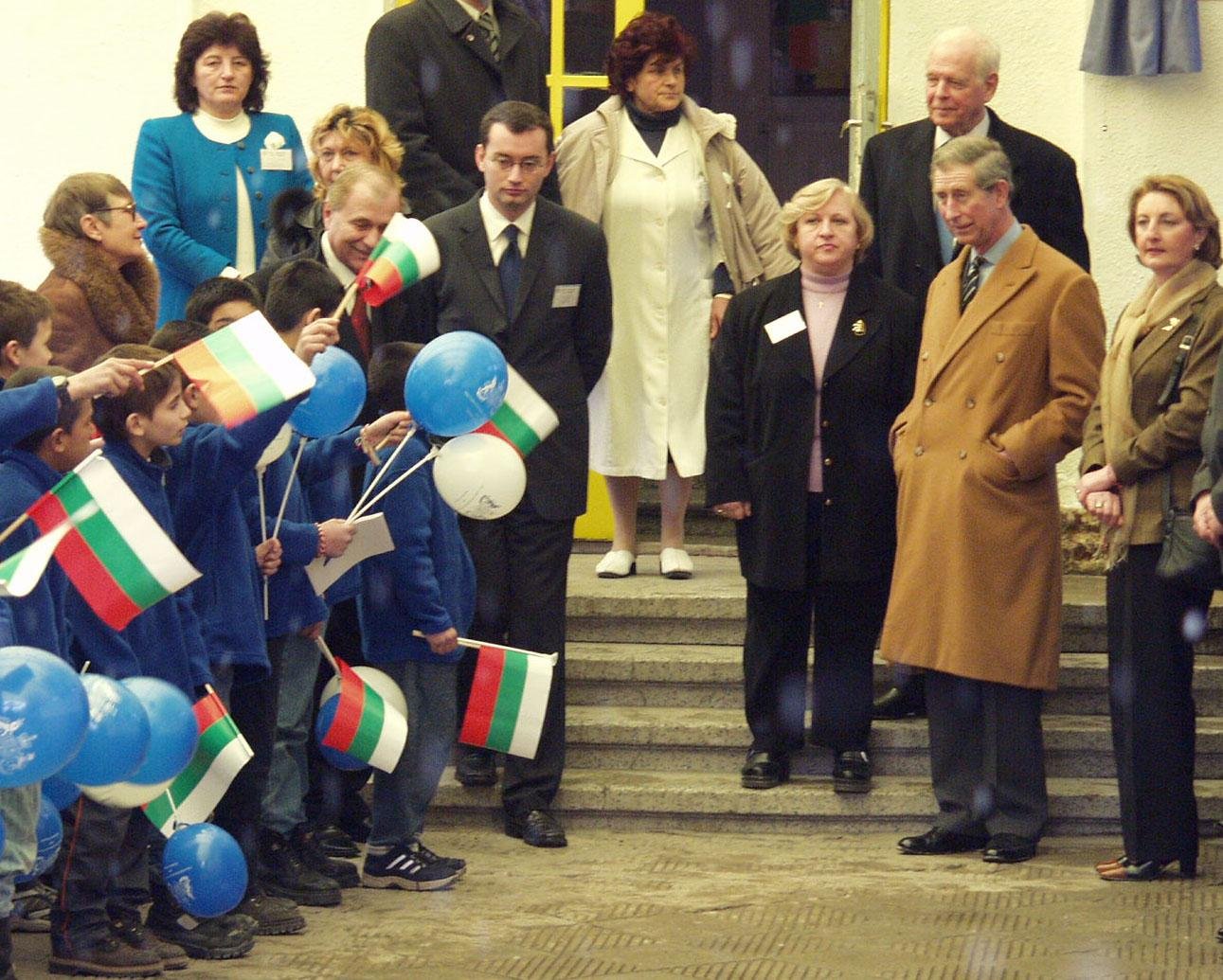 14 март 2003 г. - Н.К.В. Принца на Уелс посети Дом Гаврош във Варна, където откри паметна плоча и разгледа дърводелското и шивашкото ателие. Преди това Принцът бе на обяд в Чифлика “Чукурово”. Посвщението му завърши с разглеждане на Археологическия музей.