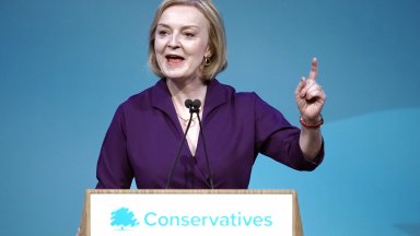 Поредният срив на британския паунд спрямо щатския долар породен от