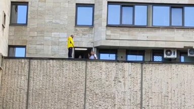 Мъж заплаши да скочи тази сутрин от хотел намиращ се