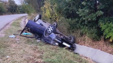 Кола с бебе на два месеца се обърна тази нощ