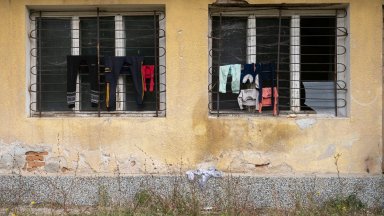 Общо 592 села в страната са без население или с