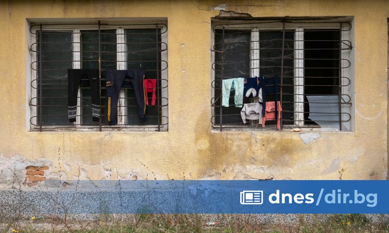 Общо 592 села в страната са без население или с