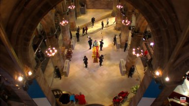 В Лондон вече се редят на опашки за да се