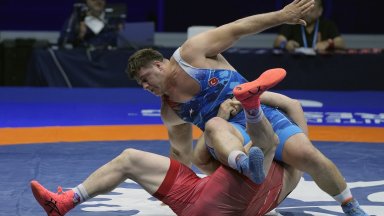 Национал по борба даде положителна допинг проба
