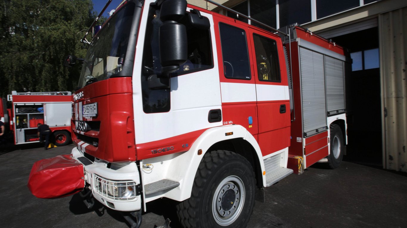 Пожар изпепели два автомобила в Русе 