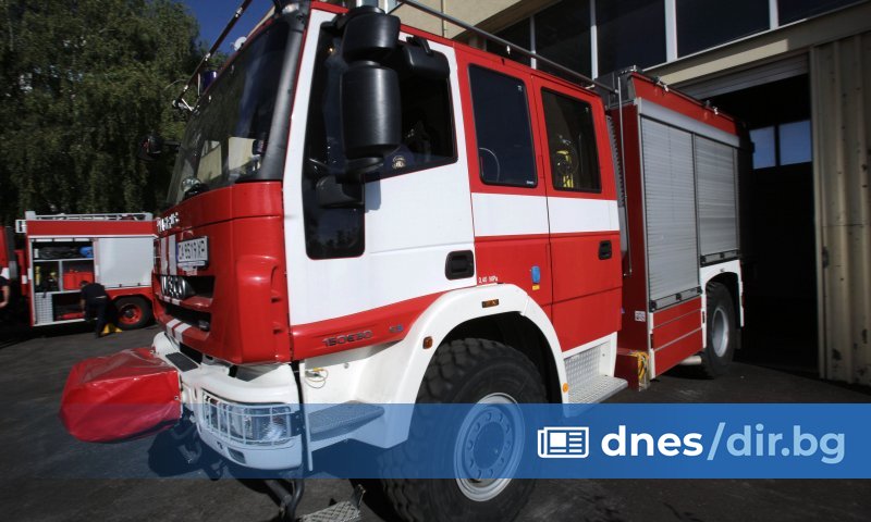 Пожар изпепели два автомобила в Русе. Инцидентът е станал в