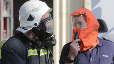 Пожар в център за ремонт и смяна на гуми до