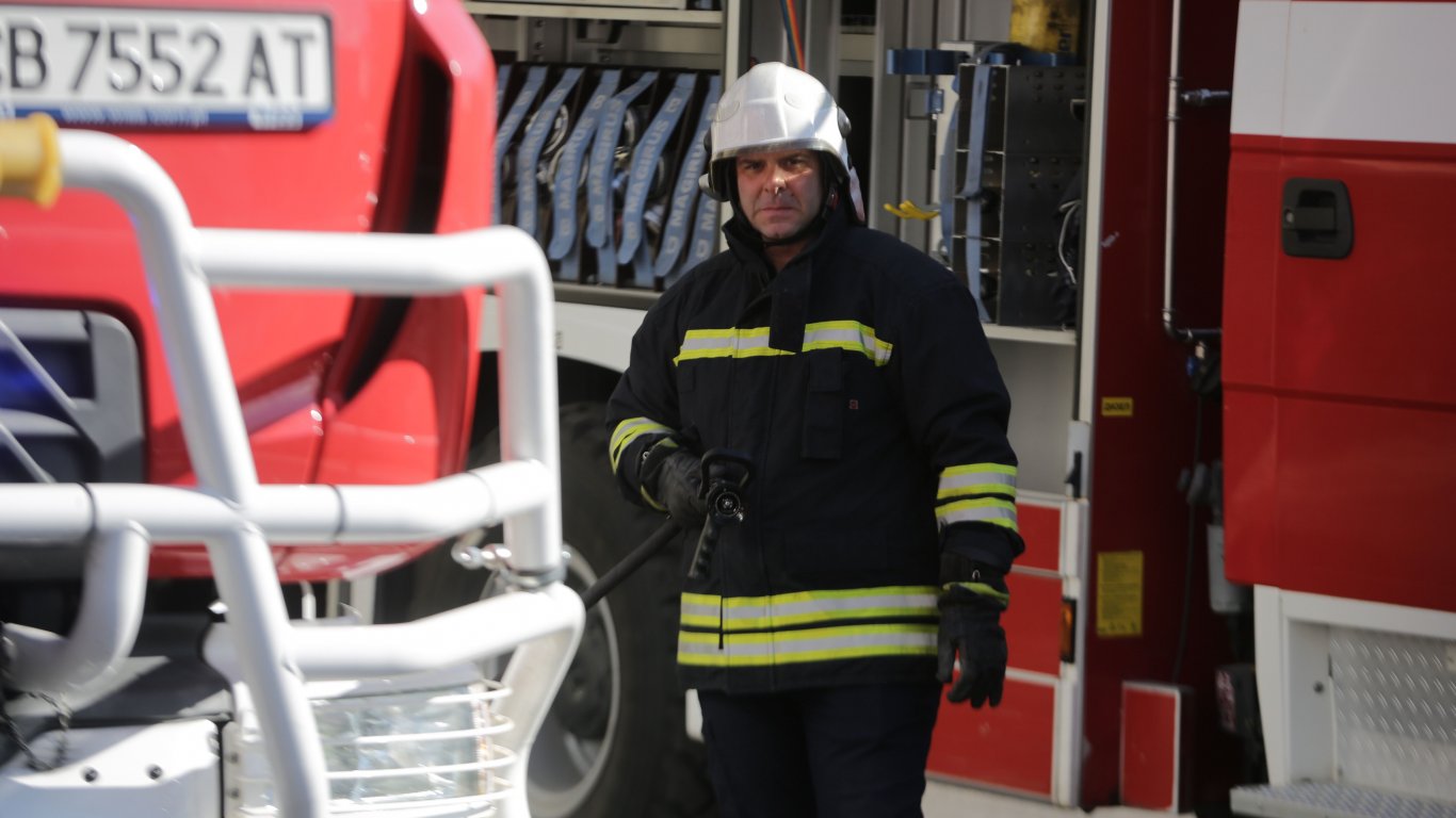 30-годишен мъж пострада тежко при пожар в жилищна сграда в Пловдив