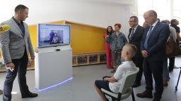 Телемедицина влиза в 4 столични училища: Диагностицират ученици от дистанция (снимки)