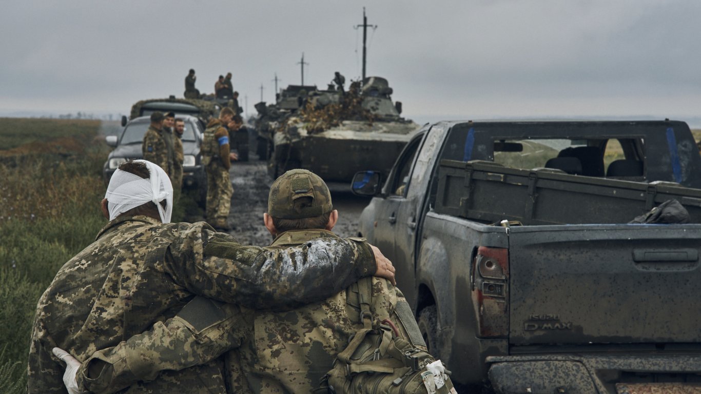Стотици прокурори се бият в редиците на украинската армия 