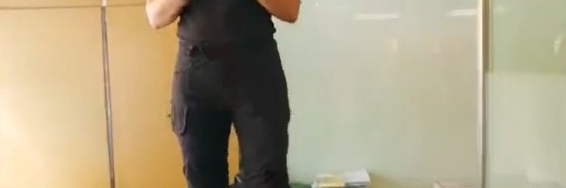 Жена влезе с пистолет играчка в банка в Ливан и взе свои блокирани спестявания (видео)