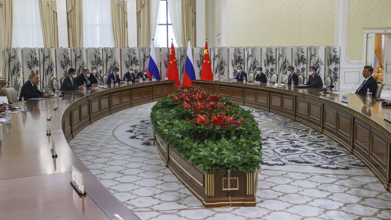 Владимир Путин в разговор със Си Цзинпин: Опитите за еднополюсен свят придобиха уродливи черти