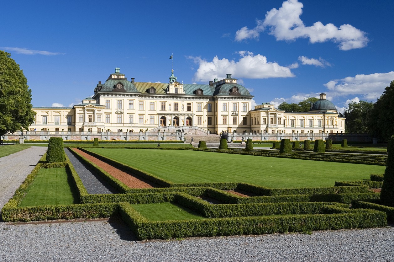 Наричат двореца Дротнингхолм край Стокхолм - Версай на Севера