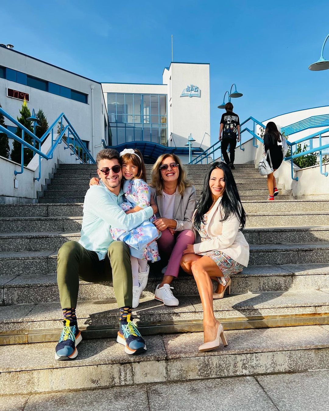 Сашо Кадиев с дъщеричката си Кати, майка си Катето Евро и бившата си половинка Таня Тончева