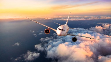 България е достигнала близо 75 процента от предпандемичното ниво на международните полети