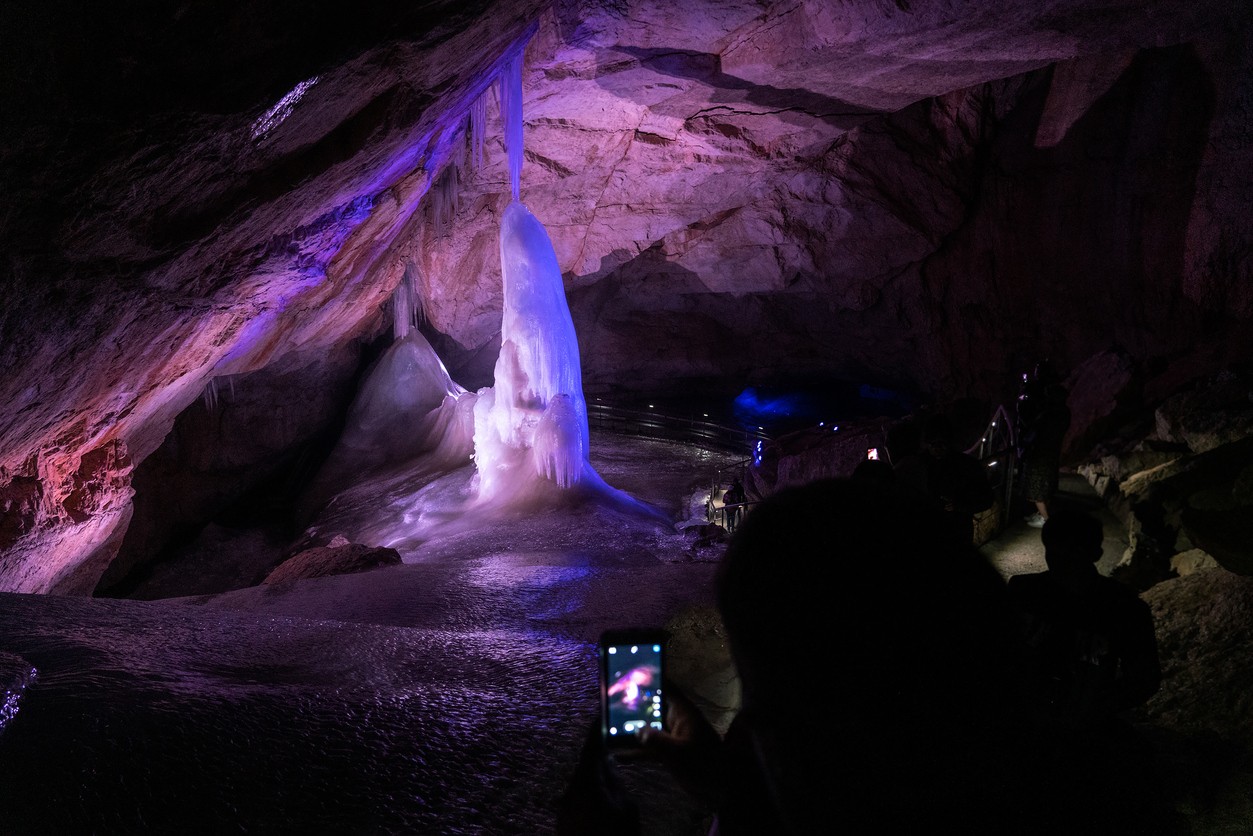 Причудливи форми и легенди придават мистичност на пещерите