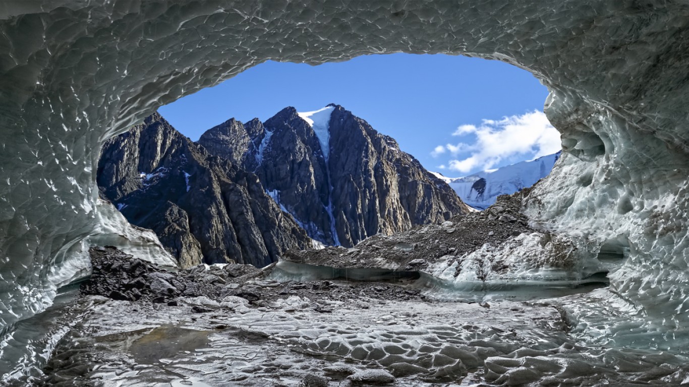 Неземно приключение в ледените пещери на Европа