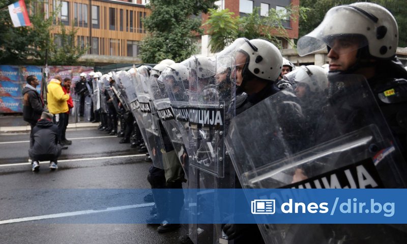 Сръбската полиция влезе в сблъсъци с крайнодесни демонстранти по време