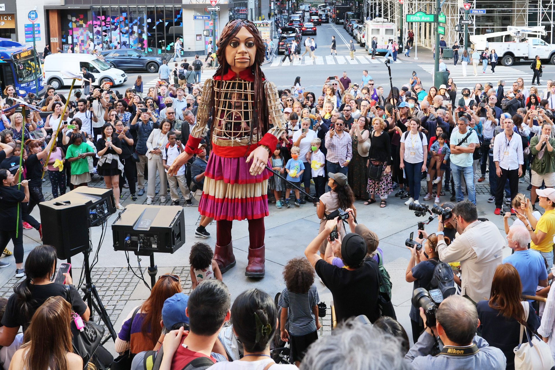 Kуклата Амал в Ню Йорк за първи път