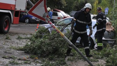 Материалните щети от вчерашната буря в Бургас са големи Цяло