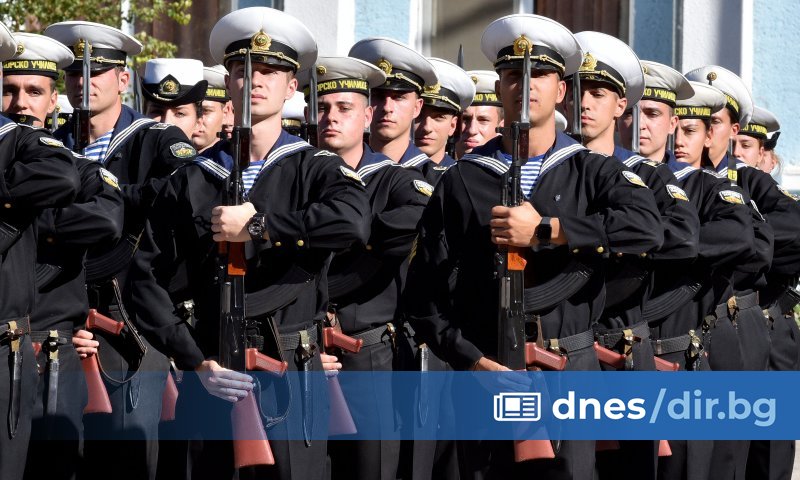 Повече от 860 са новите студенти във Висшето военноморско училище