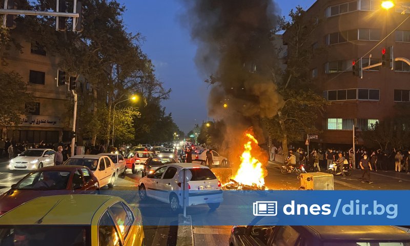 Не стихват протестите в Иран, започнали след убийството на 22-годишната