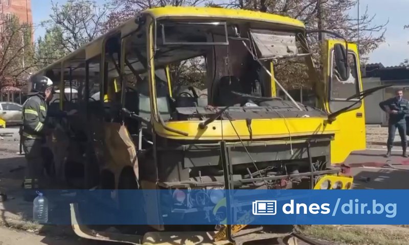 Най-малко шестима души са загинали и шестима са били ранени