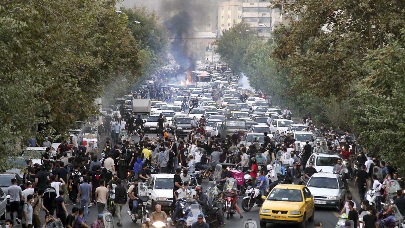Вашингтон наложи санкции на "нравствената полиция" на Иран, 31 са вече жертвите на протеста
