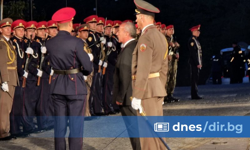 Да си подадем ръка над разделителните линии в името на