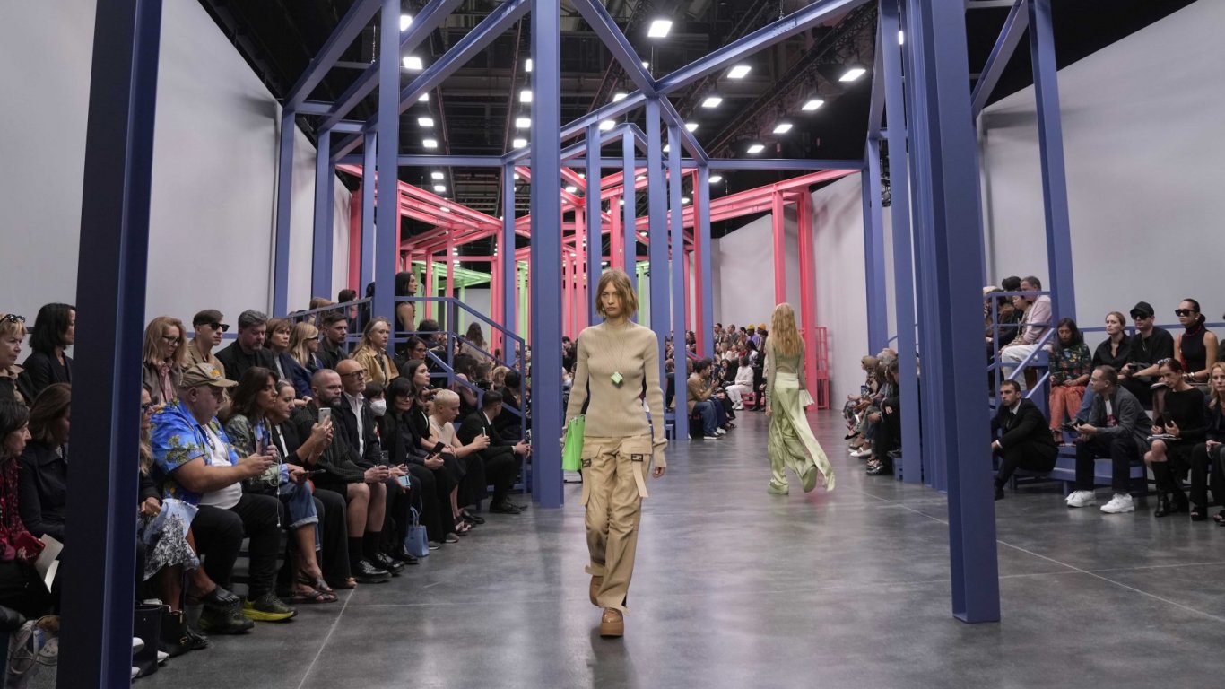В Милано започна може би най-разнообразната Седмица на модата досега