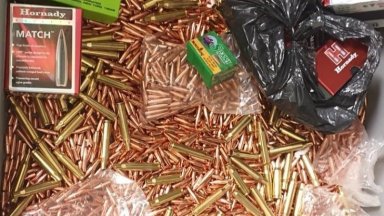 Митничари откриха 2699 контрабандни части за боеприпаси в багажа на иранец (снимки)