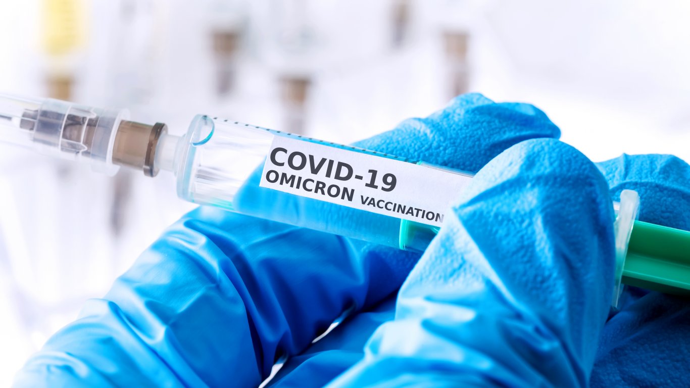 "Бионтех" обяви, че адаптираната бустерна ваксина срещу COVID-19 е по-ефикасна от оригиналната