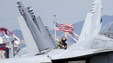 Но Близкият изток подобно на вихрушка придърпа Вашингтон обратно А