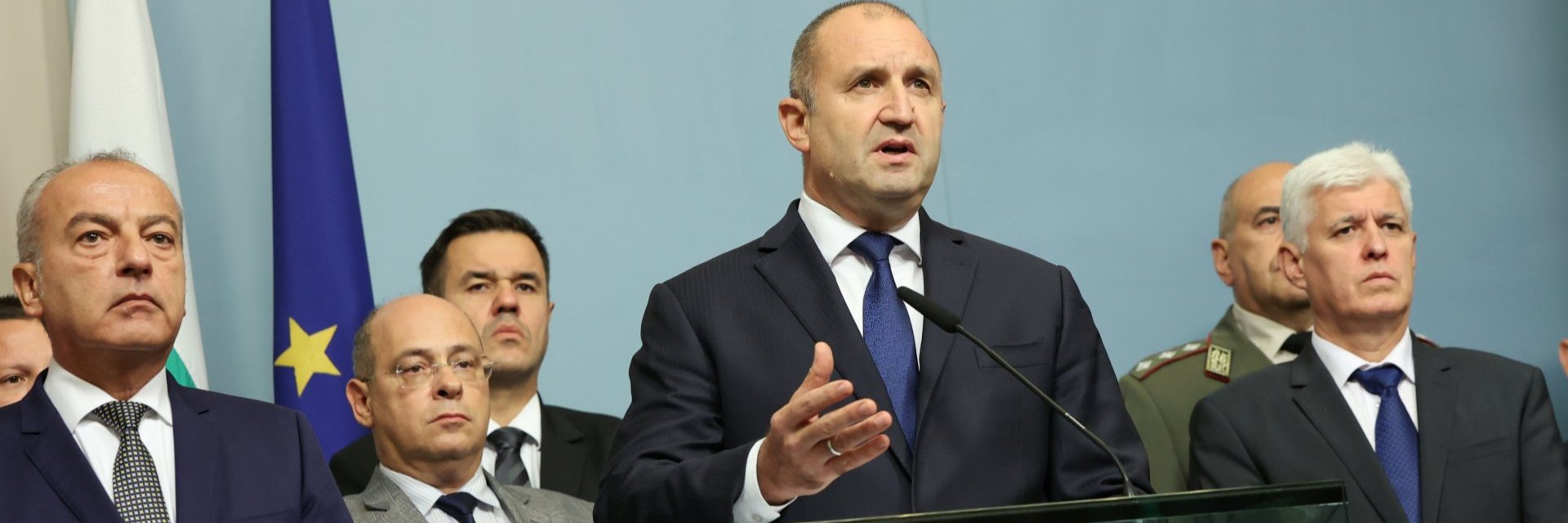 Радев нарече "правен абсурд" референдумите в територии на Украйна, България няма да ги признае