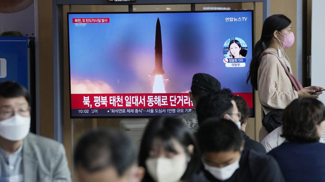 Пхенян изстреля балистична ракета ден преди визитата на Камала Харис в Токио и Сеул (видео)