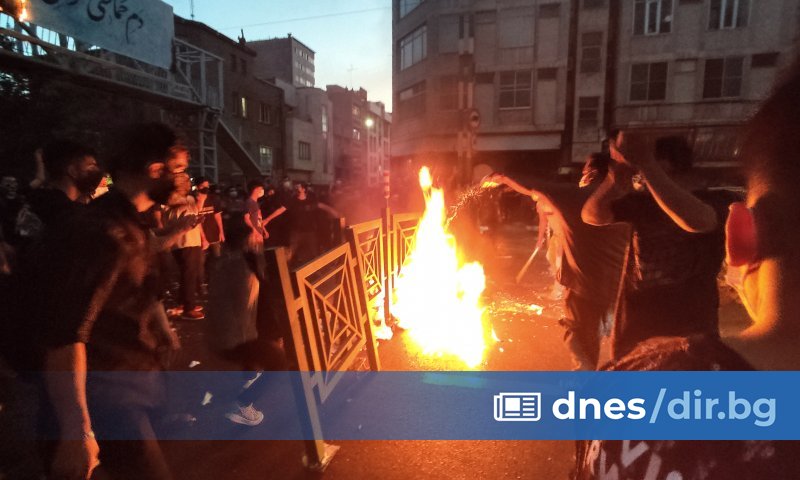 Иран трябва да се справи решително с протестите, които обхванаха