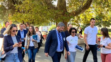 Демократична България категорично настоява президентът Румен Радев да не заема