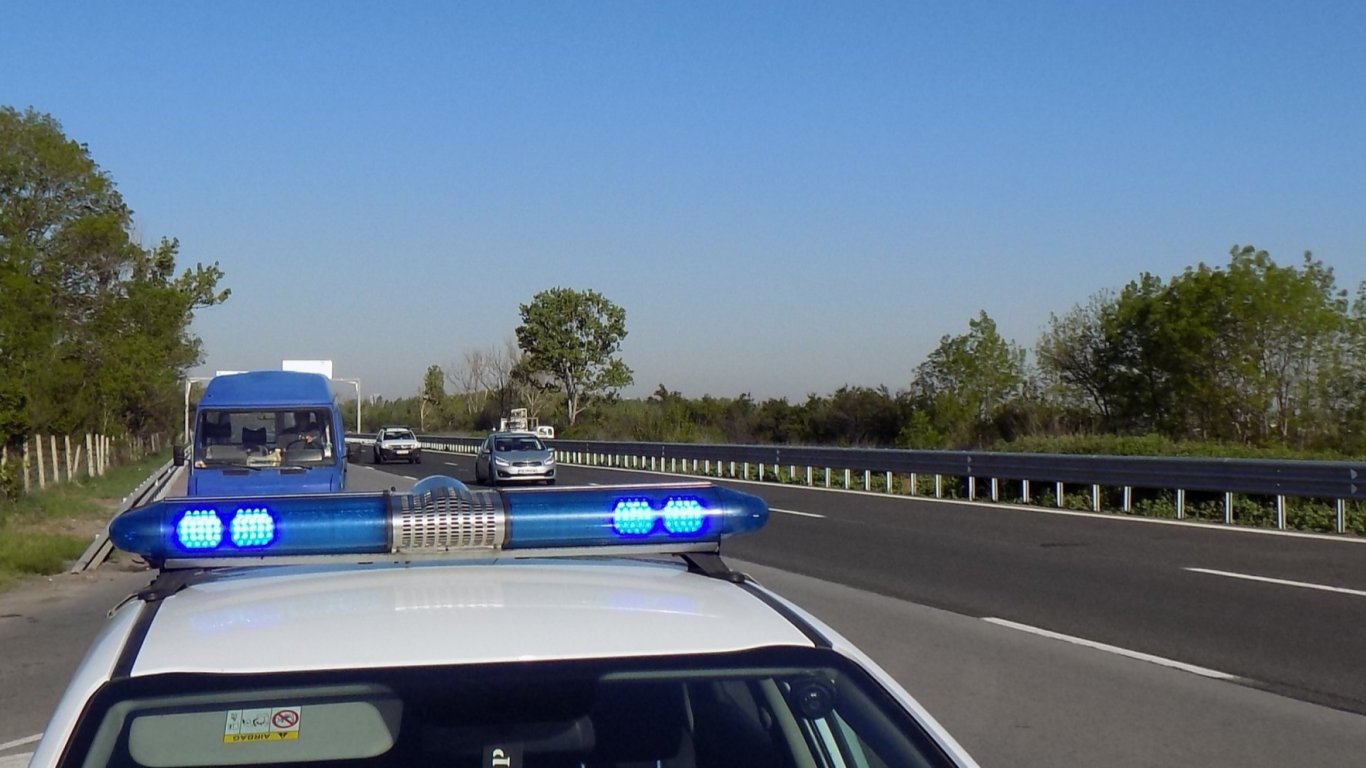 Пиян турски тираджия опита да подкупи полицай с 250 евро на магистрала "Марица"