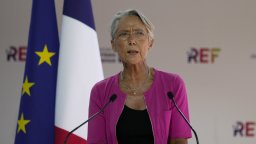 Френското правителство настоява за увеличаване на пенсионната възраст - от 62 до 65 г.