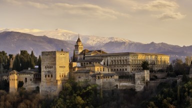 Андалусия отменя „данък богатство“, привлича чужденци, които да купуват имоти