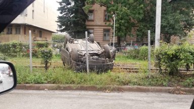 Два леки автомобила катастрофираха на кръстовището на бул Цар Борис
