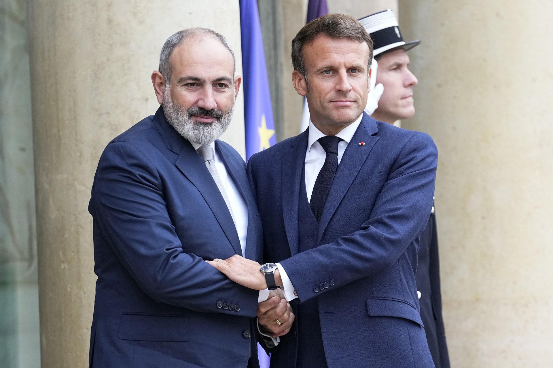 Премиерът на Армения Никол Пашинян гостува на френския президент Еманюел Макрон в Париж и получи подкрепа за страната си в конфликта с Азербайджан
