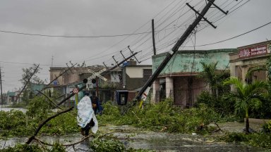 Куба потъна в мрак Прекъсването на тока се дължи на щетите