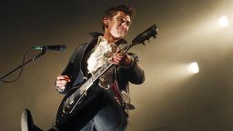 Група "Arctic Monkeys" ще оглави афиша на фестивала Гластънбъри догодина