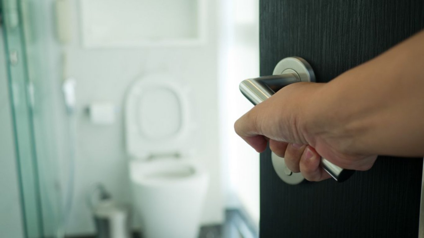 Простатата те държи нон-стоп в тоалетната? Лазерната простатна хирургия ще го промени