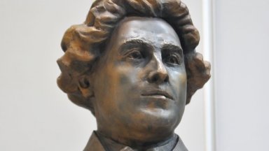 Откриват бюст паметник на основателя на Варненската опера