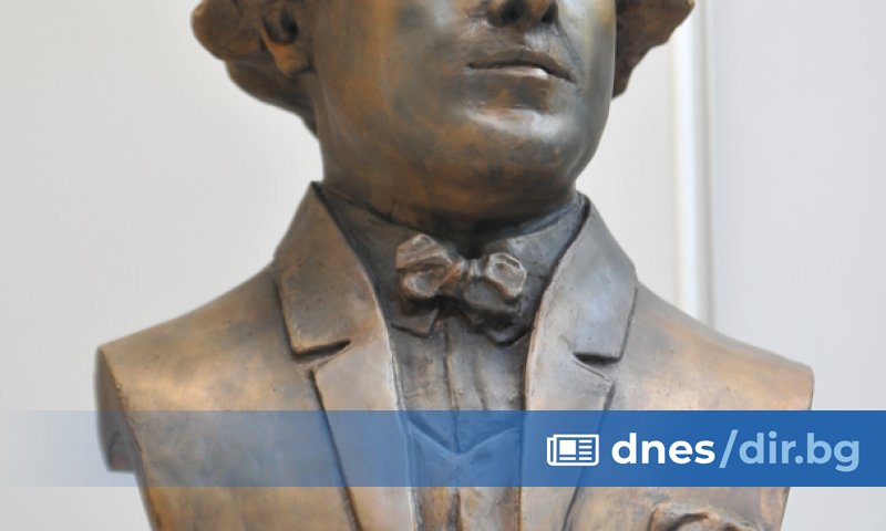 Бюст паметник на Петър Райчев ще бъде открит във Варна