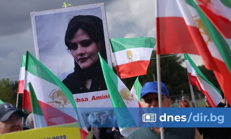 Амини получава отличието посмъртно. Кончината на младата иранка от кюрдски