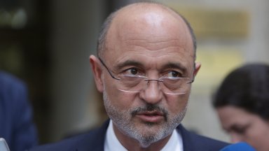 Комплексни са причините за недостига на лекарства каза служебният здравен
