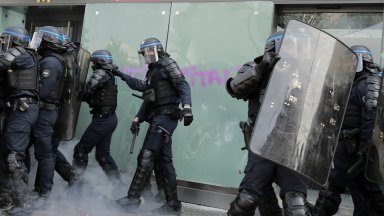 Френските синдикати призоваха към общонационални протести днес в знак на
